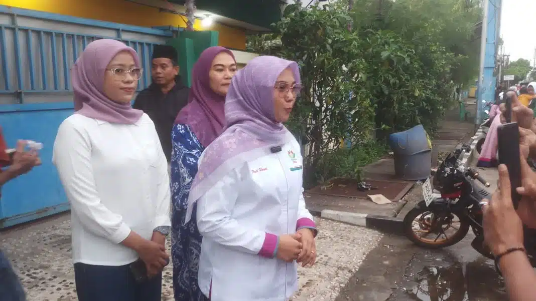 Perempuan Bangsa DKi bagi-bagi takjil